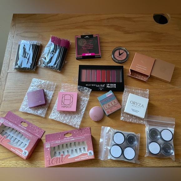 Bundle Brand New 14 pcs of Makeup Various Brands - Picture 1 of 13